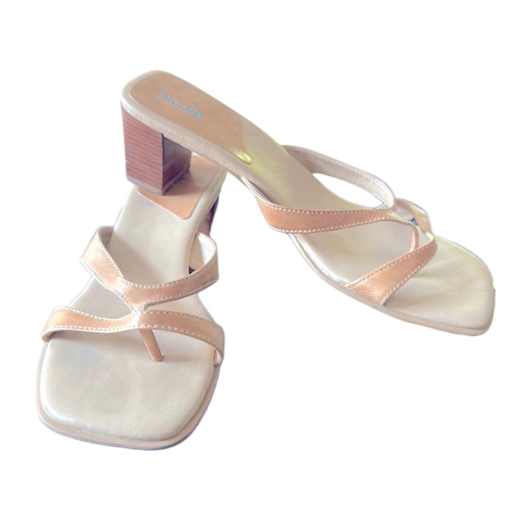 Nude Flat w/a Slight Heel
